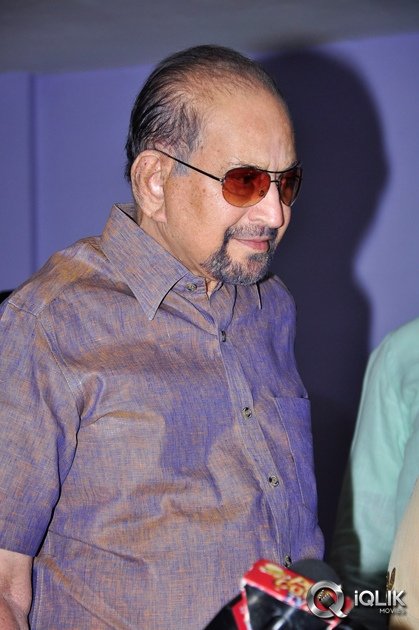 Krishna-and-Vijaya-Nirmala-at-Garam-Movie-Special-Show